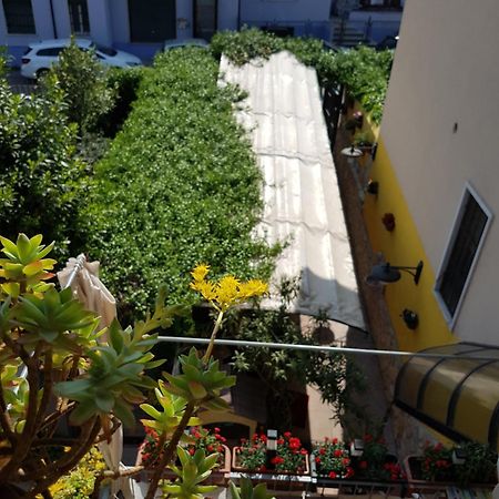 Dora Baltea Monolocale Primo Piano Mansarda Secondo Piano Verona Exteriör bild
