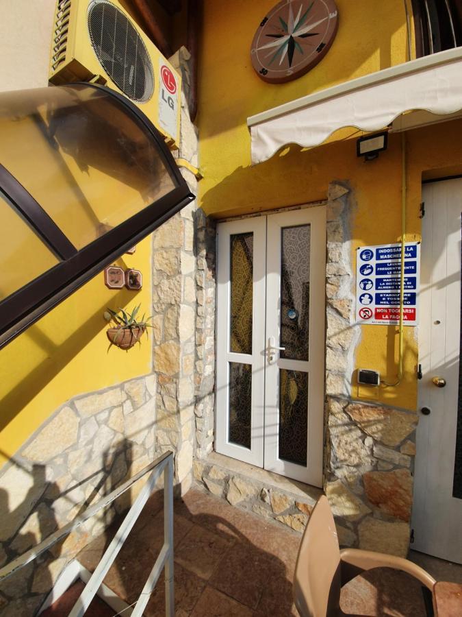 Dora Baltea Monolocale Primo Piano Mansarda Secondo Piano Verona Exteriör bild