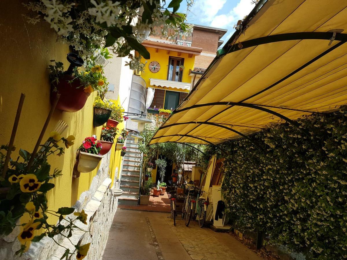 Dora Baltea Monolocale Primo Piano Mansarda Secondo Piano Verona Exteriör bild