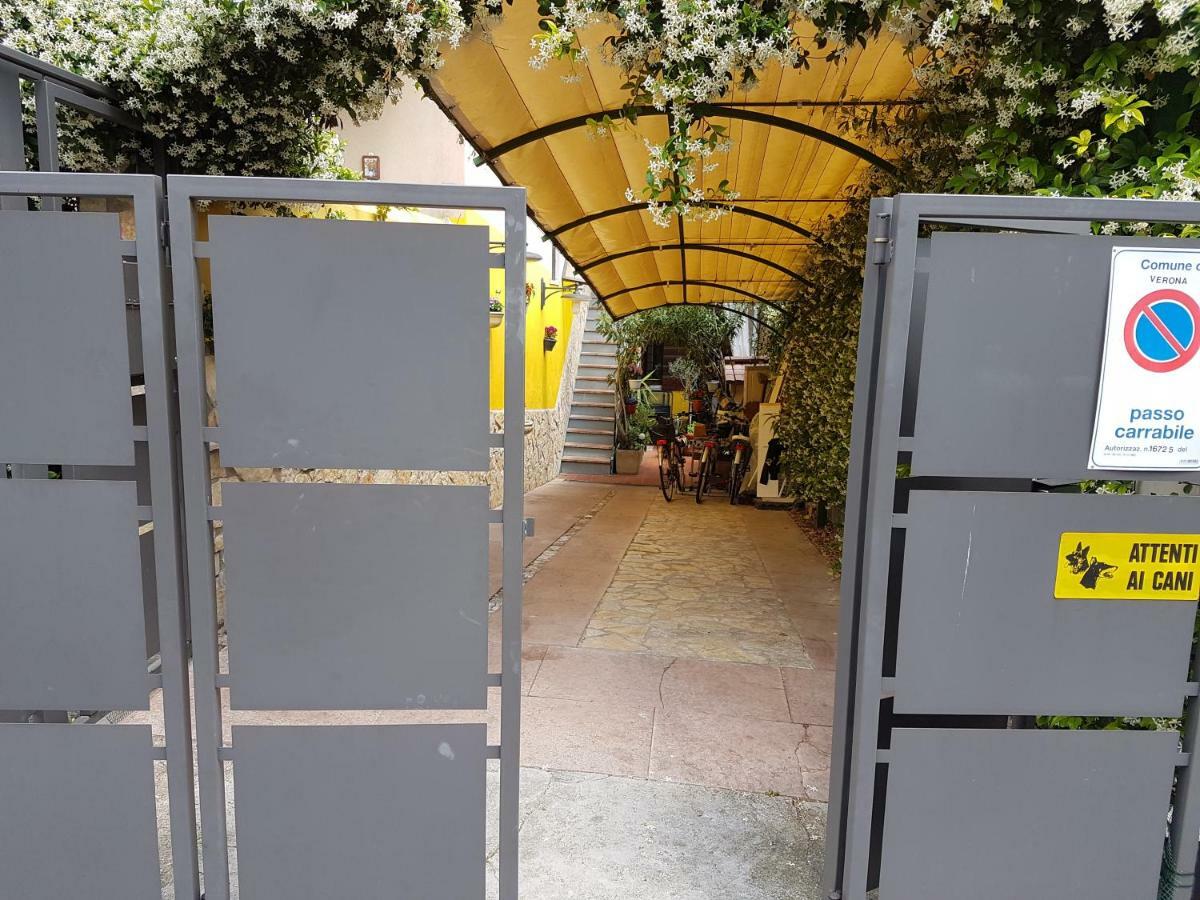 Dora Baltea Monolocale Primo Piano Mansarda Secondo Piano Verona Exteriör bild