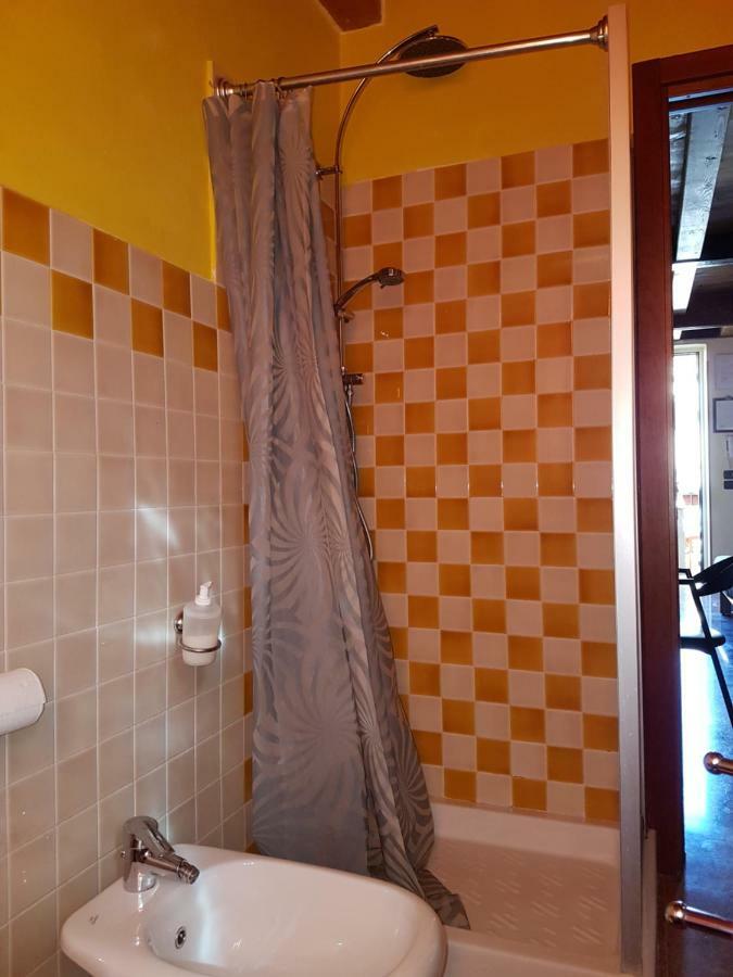 Dora Baltea Monolocale Primo Piano Mansarda Secondo Piano Verona Exteriör bild
