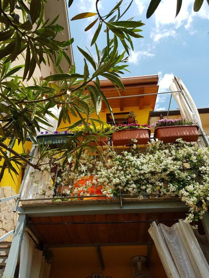 Dora Baltea Monolocale Primo Piano Mansarda Secondo Piano Verona Exteriör bild