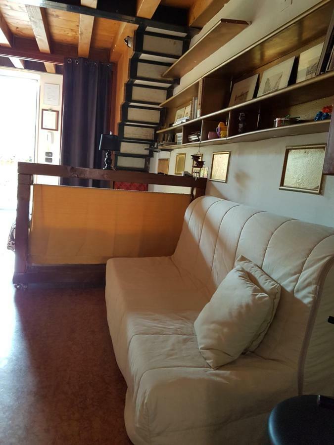 Dora Baltea Monolocale Primo Piano Mansarda Secondo Piano Verona Exteriör bild