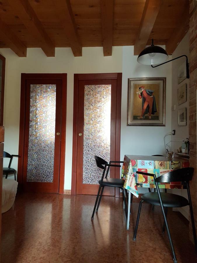 Dora Baltea Monolocale Primo Piano Mansarda Secondo Piano Verona Exteriör bild