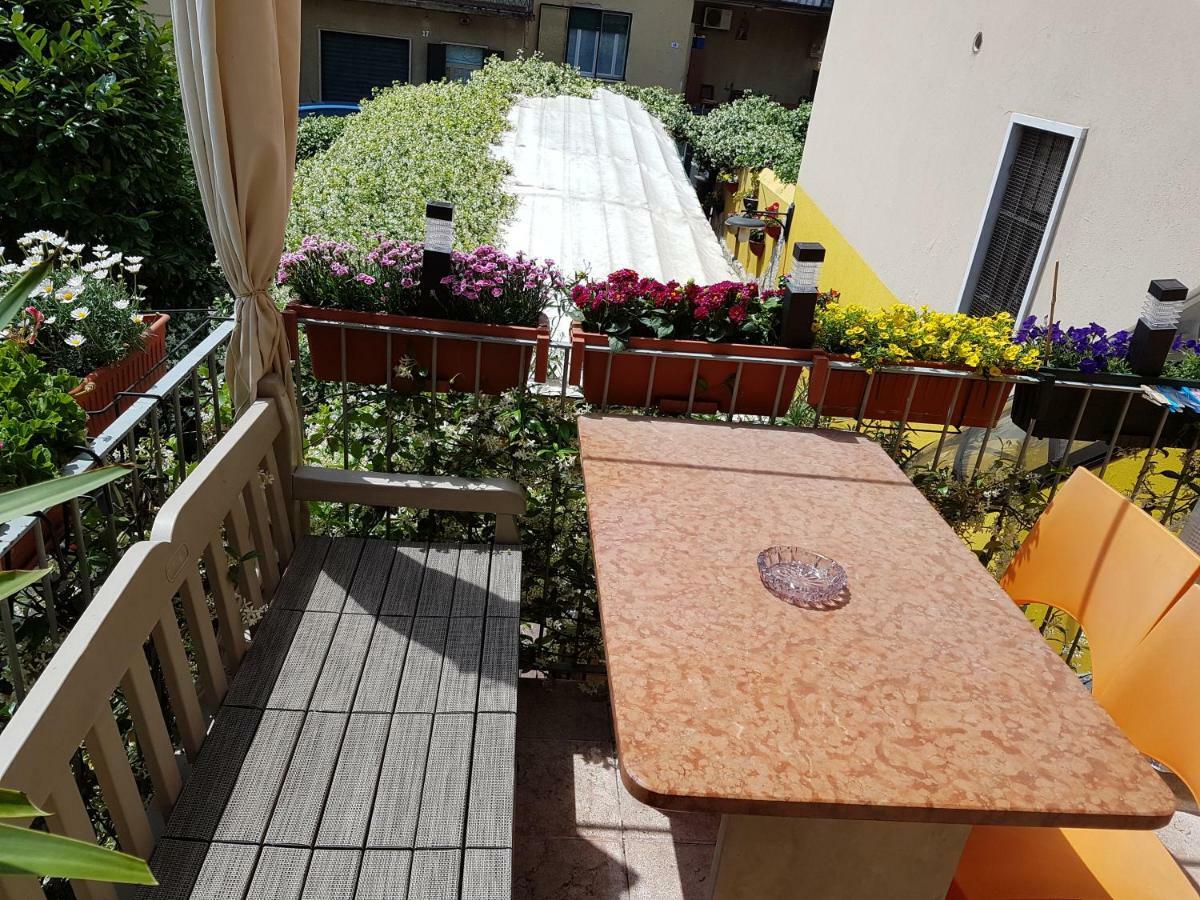 Dora Baltea Monolocale Primo Piano Mansarda Secondo Piano Verona Exteriör bild