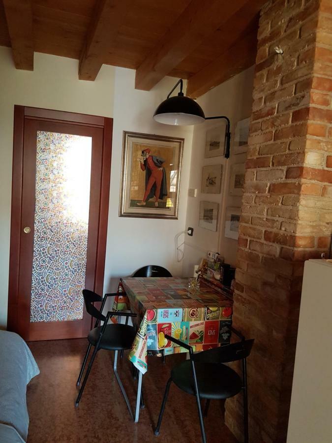 Dora Baltea Monolocale Primo Piano Mansarda Secondo Piano Verona Exteriör bild