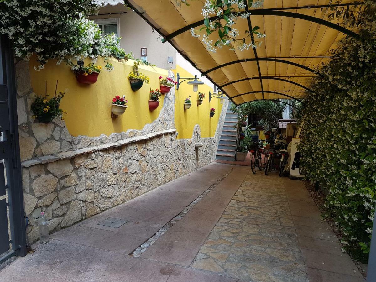 Dora Baltea Monolocale Primo Piano Mansarda Secondo Piano Verona Exteriör bild