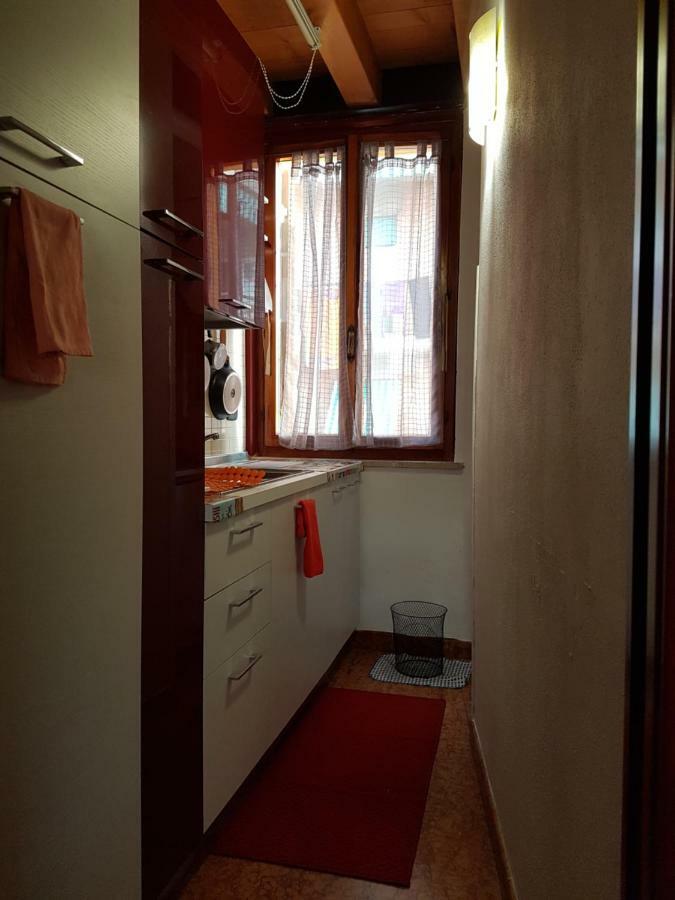 Dora Baltea Monolocale Primo Piano Mansarda Secondo Piano Verona Exteriör bild