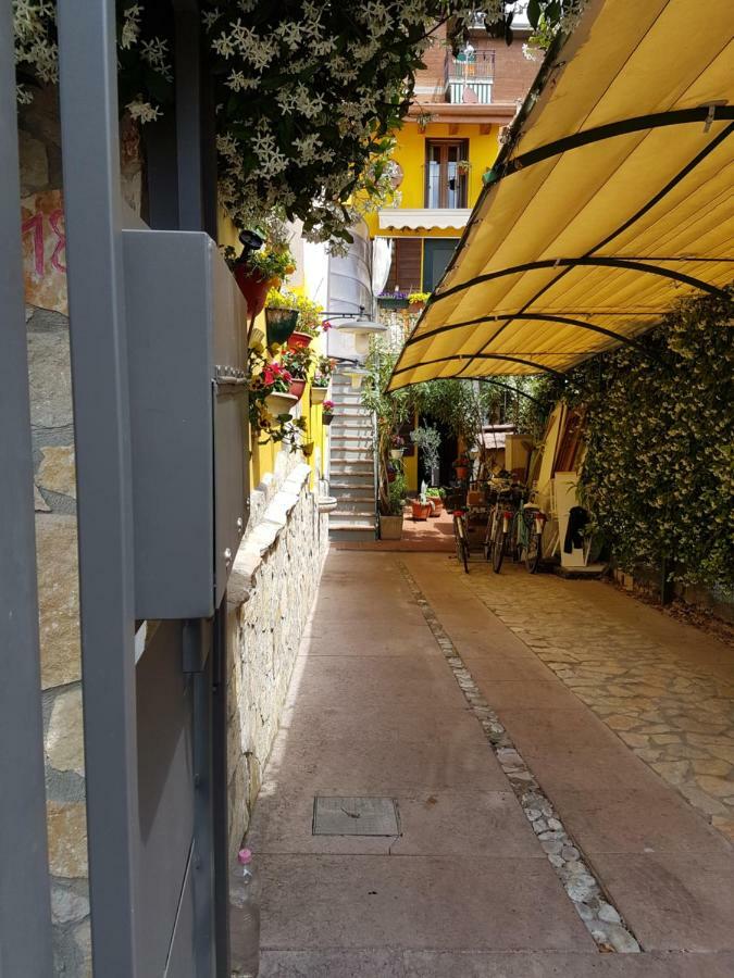 Dora Baltea Monolocale Primo Piano Mansarda Secondo Piano Verona Exteriör bild
