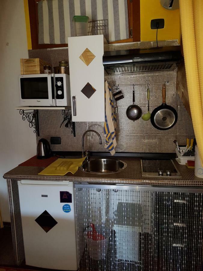 Dora Baltea Monolocale Primo Piano Mansarda Secondo Piano Verona Exteriör bild