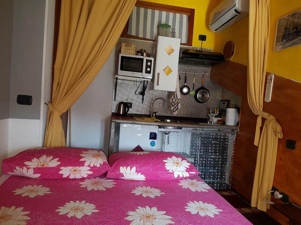 Dora Baltea Monolocale Primo Piano Mansarda Secondo Piano Verona Exteriör bild