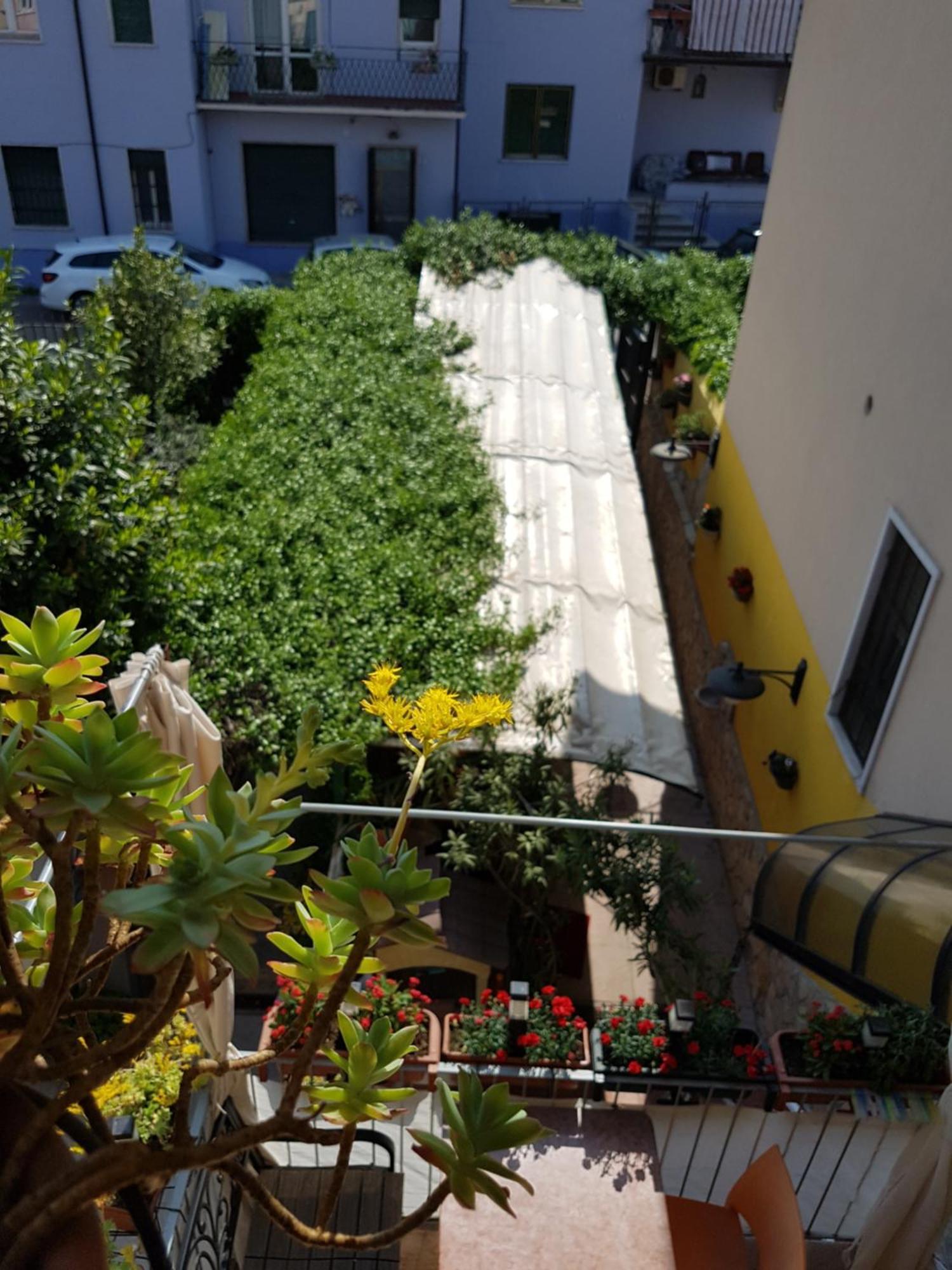 Dora Baltea Monolocale Primo Piano Mansarda Secondo Piano Verona Exteriör bild