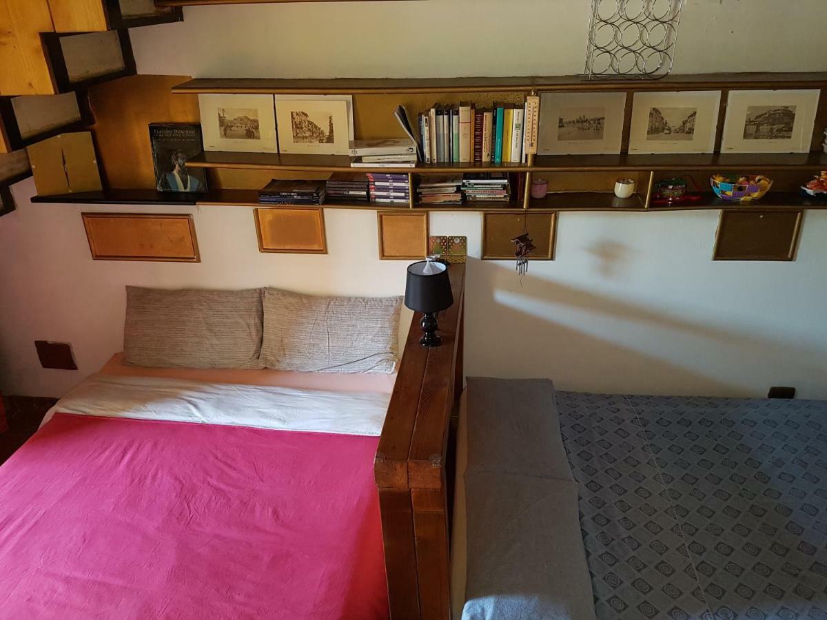Dora Baltea Monolocale Primo Piano Mansarda Secondo Piano Verona Exteriör bild