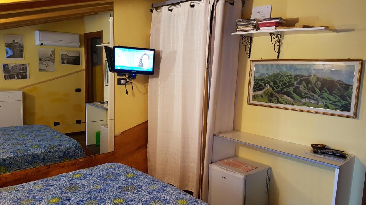 Dora Baltea Monolocale Primo Piano Mansarda Secondo Piano Verona Exteriör bild